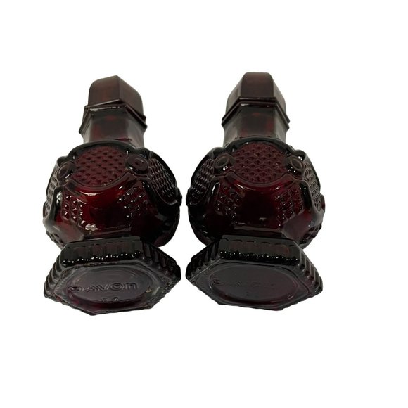 Vintage Avon Salt & Pepper Shaker Cape Cod Circa Ruby Red 1984 4 1/3" 12 oz - Picture 4 of 6